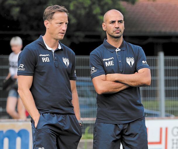 Der aktuelle und der zukünftige Trainer zu Beginn der laufenden Saison: Ramon Gehrmann (links) und sein Nachfolger Mario Estasi. Foto: Baumann