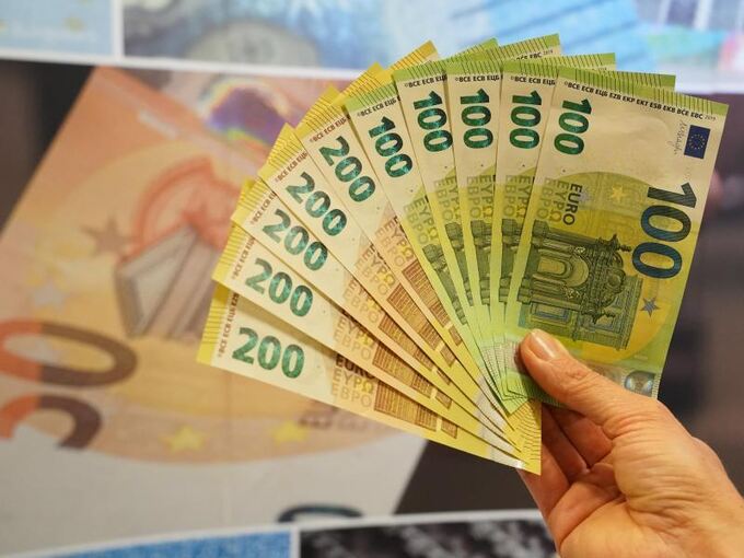 Neue 100- und 200-Scheine: Zweite Euro-Generation komplett ...