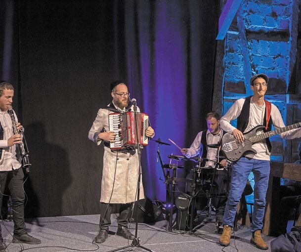 Die Jerusalem Klezmer Association gab gleich zwei Konzerte in dieser Woche in der Pleidelsheimer Pfarrscheuer.Foto: Oliver Bürkle