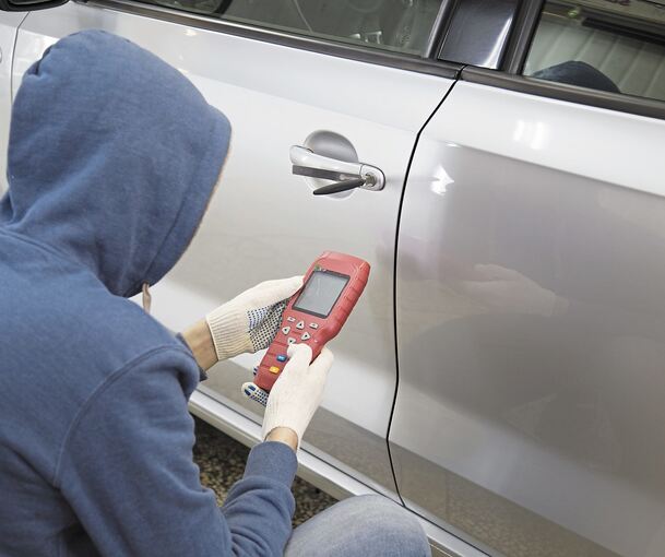 Mit speziellen Geräten werden die Codes für die Schlösser geknackt, die Autos dann gestohlen.Foto: fotolia