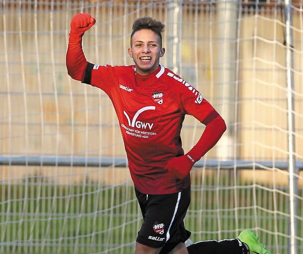 Lupenreiner Hattrick: Nesreddine Kenniche vom VfB Neckarrems.Foto: Baumann