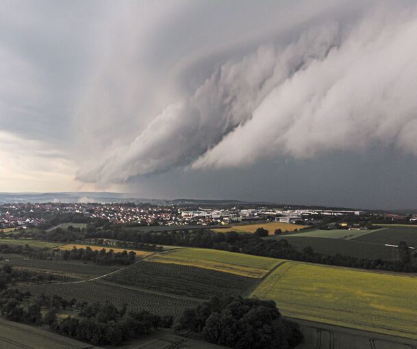 Bedrohliches Szenario: Über die Landkreise Ludwigsburg und Rems-Murr zog eine sogenannte Shelf Cloud (Böenwalze) hinweg.