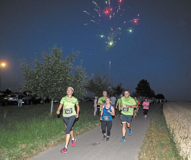 Schon im vergangenen Jahr dominierten die Lauf-geht’s-Teilnehmer mit ihren grünen Shirts den Bietigheimer Fackellauf als zahlenmäßig größte Gruppe.Archivfoto: Oliver Bürkle