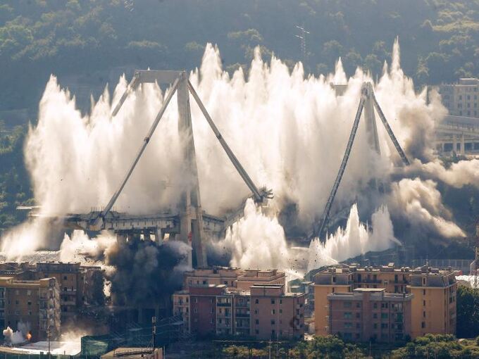 Reste der Morandi-Brücke in Genua gesprengt