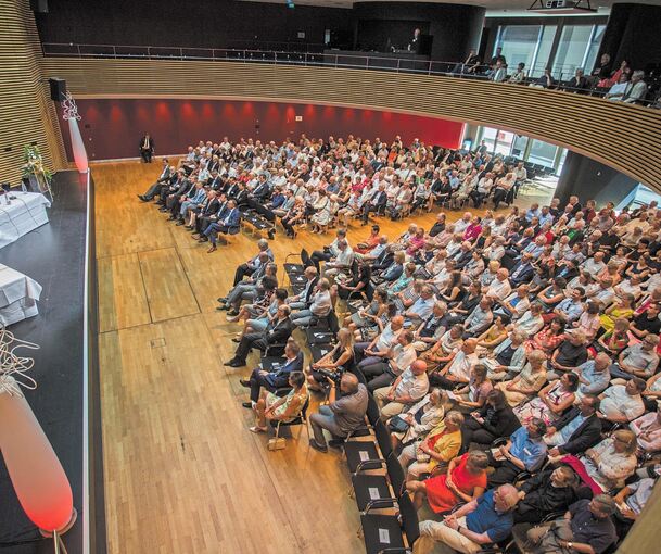 Gut gefüllt ist der Louis-Bührer-Saal, als Wolfgang Schäuble spricht. Foto: Holm Wolschendorf