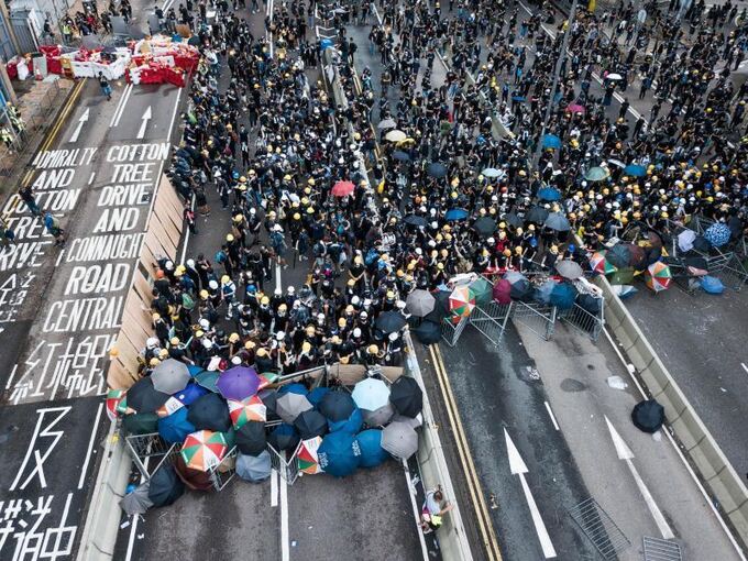 "Regenschirm-Protest"