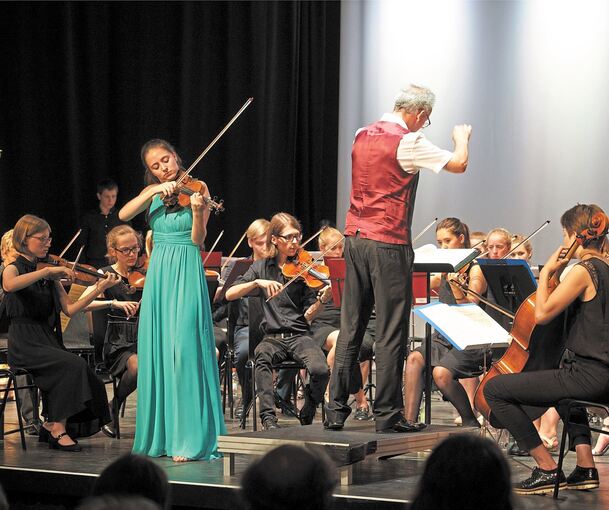 Beachtliches Niveau: Die Jugendphilharmonie beim Konzert in der Reithalle. Foto: Andreas Becker