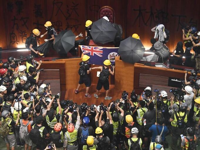 Demonstranten im Parlament