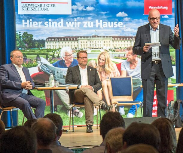 Den letzten LKZ-Talk in Schwieberdingen gab es vor dem Bürgerentscheid zum Regionalen Gewerbeschwerpunkt – auch das ein wichtiges Thema für den Nachfolger von Nico Lauxmann (Mitte). Archivfoto: Holm Wolschendorf