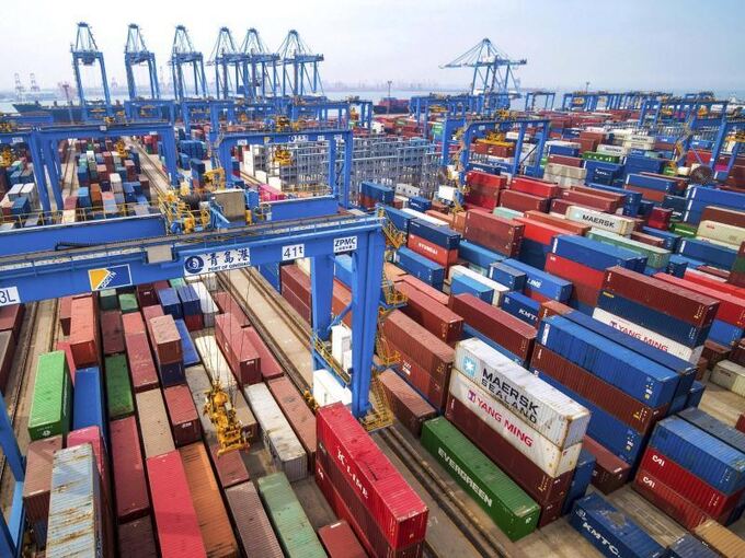 Container im Hafen von Qingdao