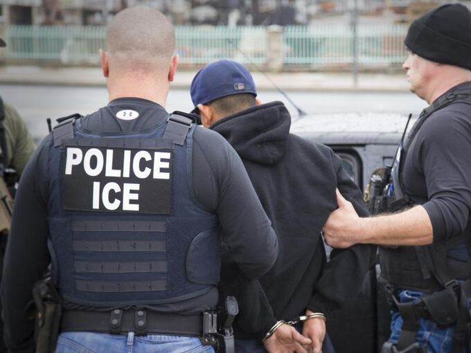 Festnahme durch ICE-Mitarbeiter