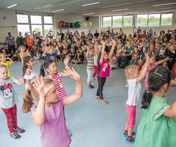 Vorführungen der Kindergruppen begeistern die Besucher des MTV-Sommerfestes.Foto: Holm Wolschendorf
