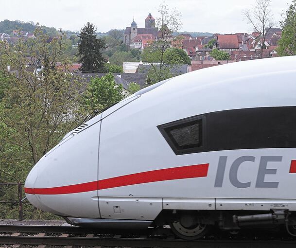 Deutschlands modernster Zug sollte nicht mehr durchs Neckartal fahren. Die Deutsche Bahn hatte die ICE-Verbindung Stuttgart–Köln über Heilbronn ersatzlos gestrichen, als Grund dafür wurden fehlende Zuggarnituren angegeben. Für die Entscheidung der Ba