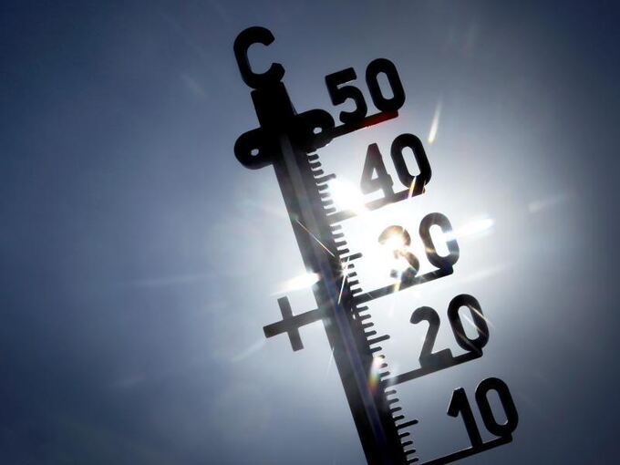 Sonne hinter Thermometer