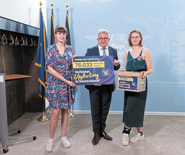 Machen gemeinsame Sache (von links): Die Ludwigsburgerin Hanna Seidel, Guido Wolf und Ida Marie Sassenberg. Foto: Linda Vogt/dpa