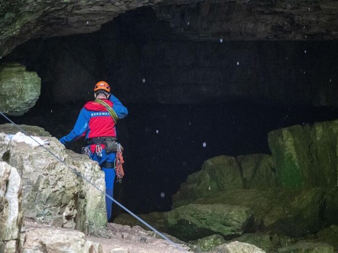 Zwei Menschen aus Falkensteiner Höhle gerettet
