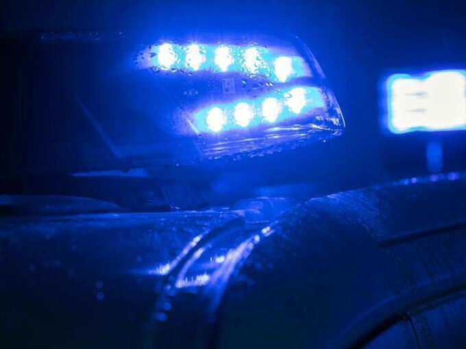 Blaulicht auf Polzei-Fahrzeug