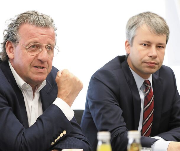 Sehen eine große Zukunft für den Wasserstoffantrieb mit der Brennstoffzelle: Stefan Wolf (links) und Steffen Bilger. Foto: Ramona Theiss