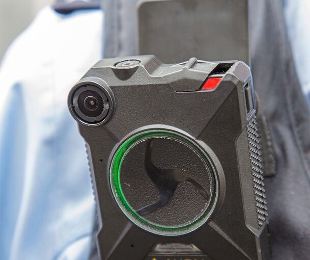 Mit einer Bodycam wurde der Einsatz in der Wohnung und in der Arrestzelle des Vaihinger Polizeireviers aufgenommen.