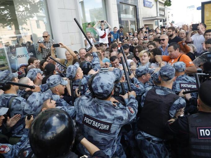 Protest gegen Wahlausschluss in Moskau