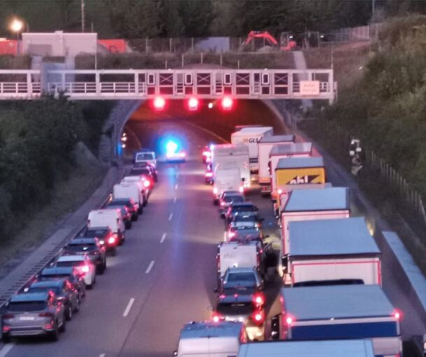Von 18 bis etwa 19.30 Uhr war der Engelbergtunnel wieder einmal gesperrt, die Ursache ist bislang unklar. Archivfoto: Feuerwehr Gerlingen