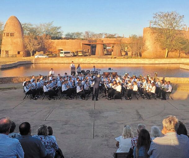 Das Kreisjugend-Orchester beim Konzert in Mokopane im Legend Safari und Golf Resort. Foto: privat