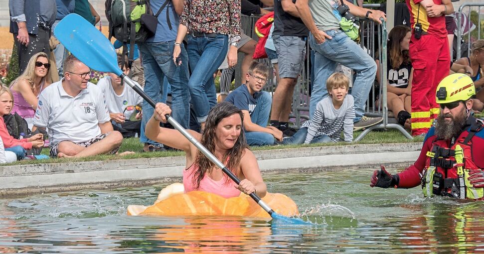 In den Kürbissen ist Platz für eine Paddlerin oder einen Paddler. Archivfoto: Ramona Theiss