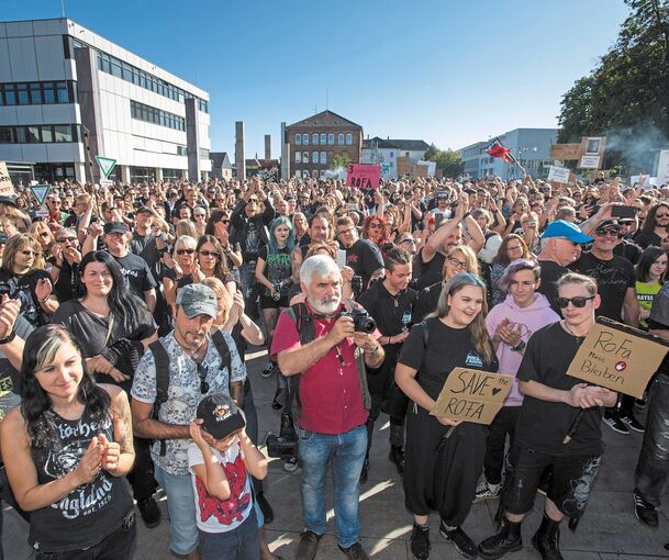 Lautstark der Protest, lautstark die Forderung: „Die Rofa muss bleiben.“Foto: Holm Wolschendorf