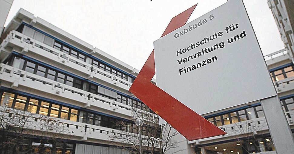 Mittlerweile ist es um die Verwaltungshochschule schon wieder ruhiger geworden. Archivfoto: dpa