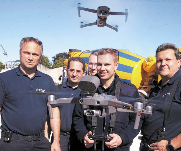 Die Drohnenmannschaft der Walheimer Feuerwehr mit Kommandant Marko Horwath (links).Fotos: Alfred Drossel
