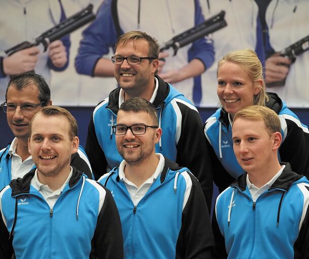 Das neu formierte Team der Schützengilde Ludwigsburg (vordere Reihe von linlks): Asgeir Sigurgeirsson, Kevin Venta und Aaron Sauter. Hintere Reihe (v.l.): Franz Roth, René Potteck und Julia Hochmuth . Foto: privat