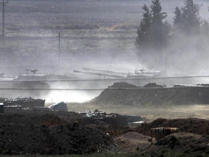 Türkische Truppen an syrischer Grenze