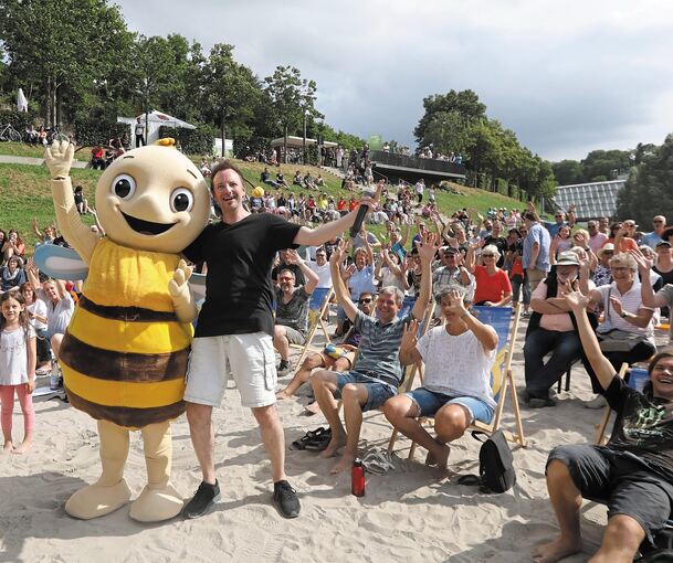 Gartenschaumaskottchen Remsi flatterte im vergangenen Sommer im Remstal herum. Am Remsecker Neckarstrand machte es bei der interkommunalen Veranstaltung „Das Remstal singt“ Station.Archivfoto: Ramona Theiss