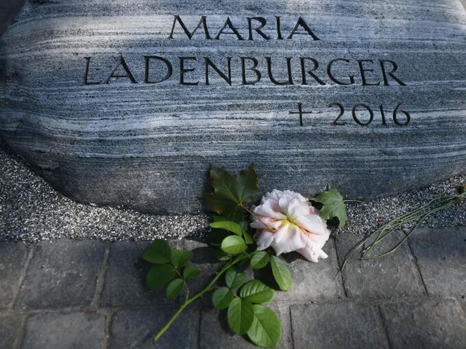Gedenkstein für ermordete Studentin in Freiburg