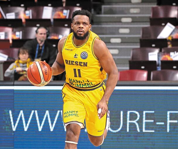 Marcos Knight streift womöglich schon morgen erneut das Riesen-Trikot über. Foto: Baumann