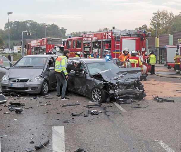 Völlig zerstört wurden auch die nachfolgenden Autos. Foto: Holm Wolschendorf