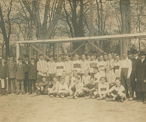 Solche historischen Sportfotos werden für die Ausstellung zum Landesturnfest 2020 gesucht. Foto: Stadtarchiv