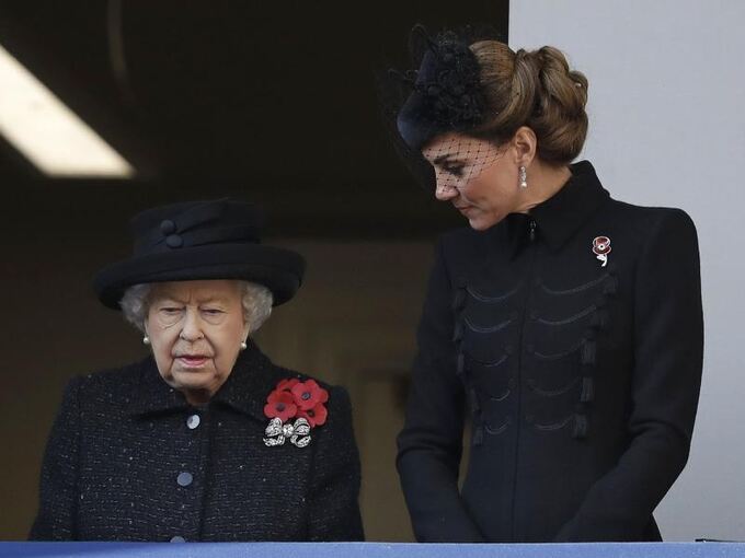 Königin Elizabeth + Herzogin Kate
