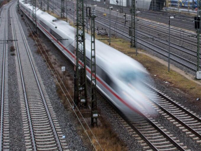 Die Bahn lässt rollen: Vorausschauendes Fahren spart Strom