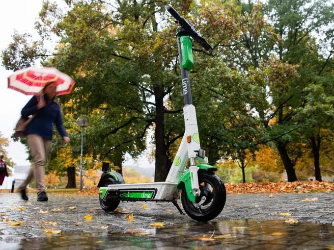 E-Scooter im Herbst