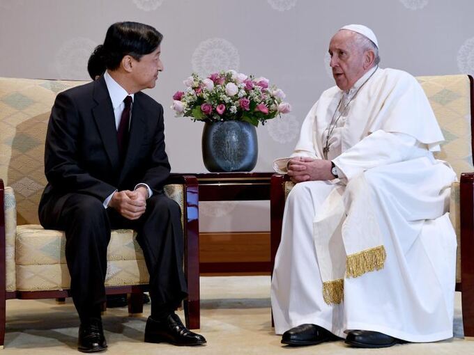Kaiser Naruhito empfängt Papst Franziskus