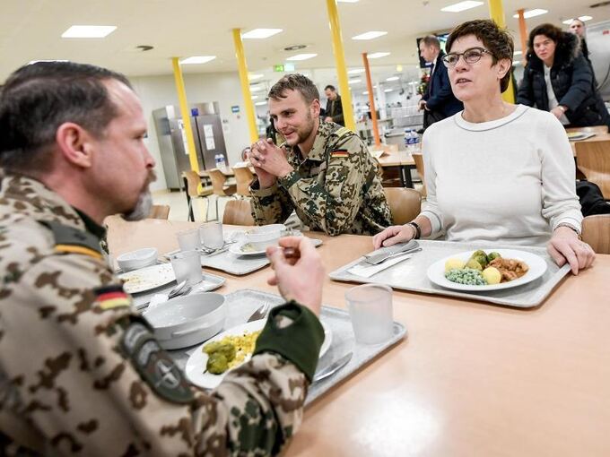 Abendessen in Masar-i-Scharif