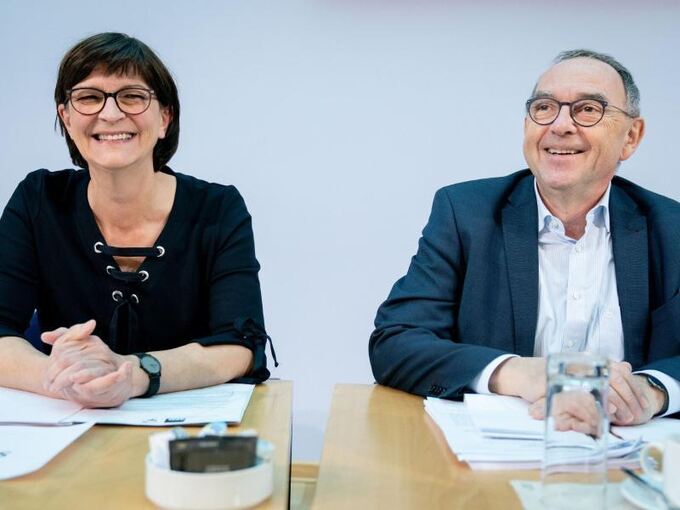 Esken und Walter-Borjans bei Sitzung des SPD-Vorstands
