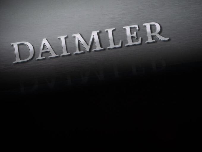 Der Schriftzug "Daimler" steht auf einer Wand