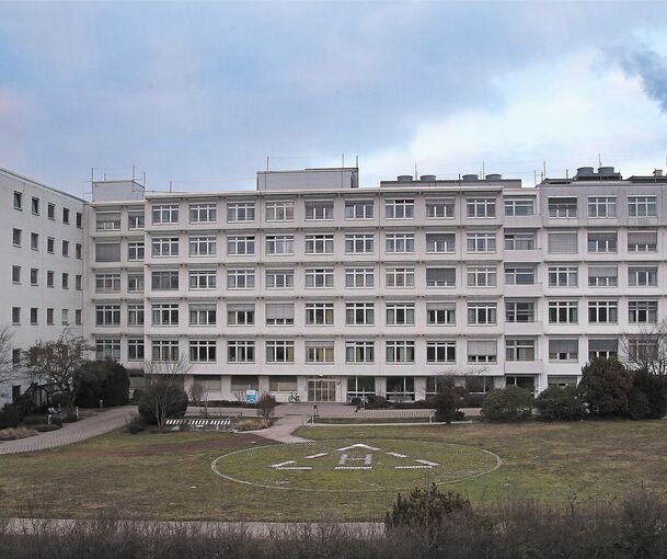 Wo noch der Hubschrauber landet, soll jetzt am Bietigheimer Krankenhaus eine Klinik für Altersmedizin entstehen. Archivfoto: Alfred Drossel