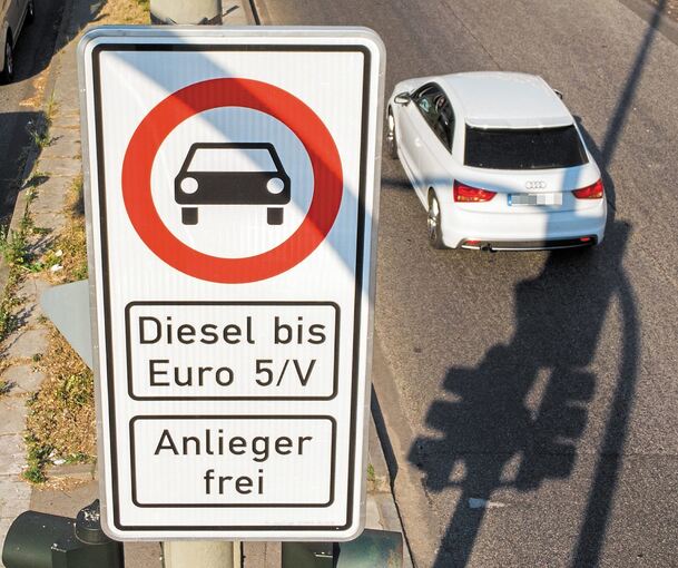 So könnte es irgendwann im nächsten Jahr auch in Teilen von Ludwigsburg aussehen: Fahrverbot für Dieselautos unterhalb der Euronorm 6. Foto: Daniel Bockwoldt/dpa