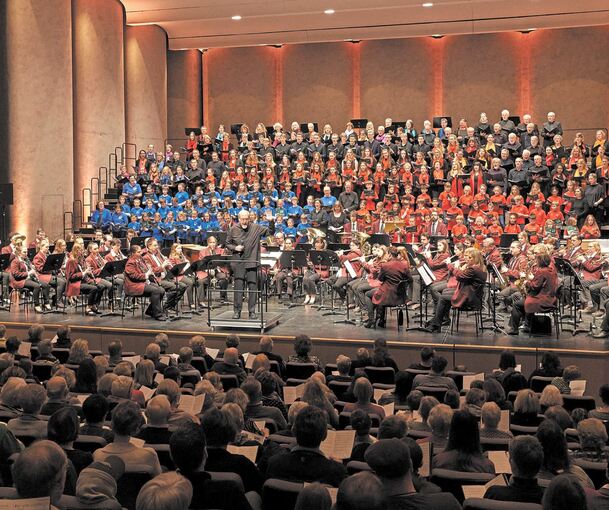 Grandios und berührend: Wenn 1500 Stimmen mit Orchesterbegleitung anheben, gemeinsam zu singen und zu musizieren, ist das ein bewegendes Erlebnis.Foto: Andreas Becker