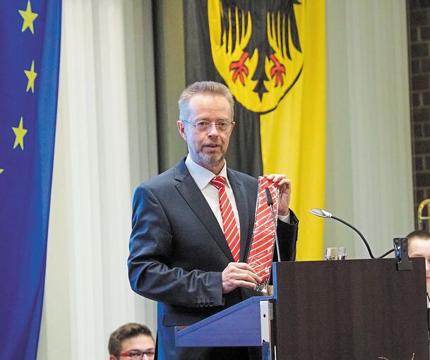 Sparkassenchef Heinz-Werner Schulte mit der Premium-Krawatte.