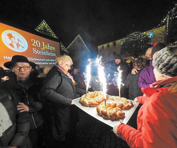 Und außerdem wird Hefezopf für alle serviert.