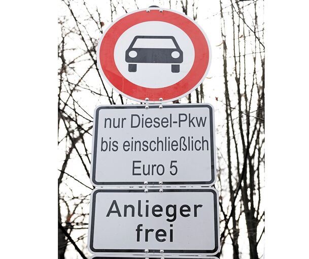 So sieht es aus, wenn ein Dieselfahrverbot die Durchfahrt verbietet.Foto: Bernd Weißbrod/dpa